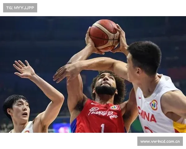 中国三人男篮绝杀波兰，姚明场边振臂高呼