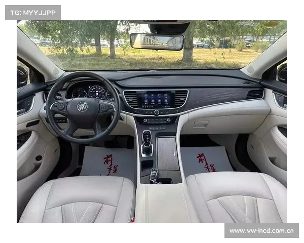 亲民高端三厢车,油耗6.9L的2.0T,后排腿部空间大,实拍君越 亲民高端三厢车,油耗6.9L的2.0T,后排腿部空间大,实拍君越